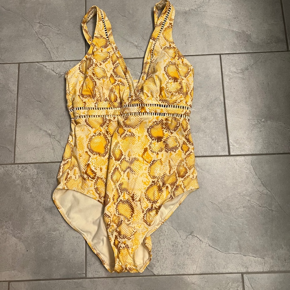 George swimsuit